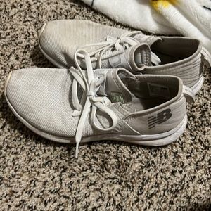 New balance tennis shoes